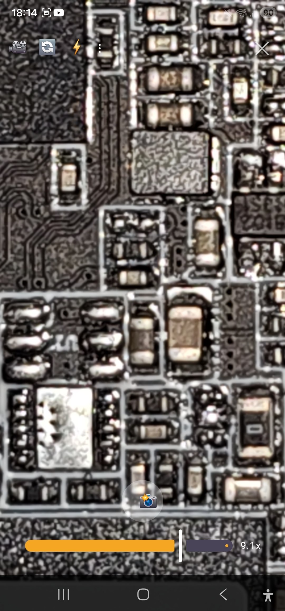 Placa de circuito impreso vista a 9.1x con Ardi Lupa